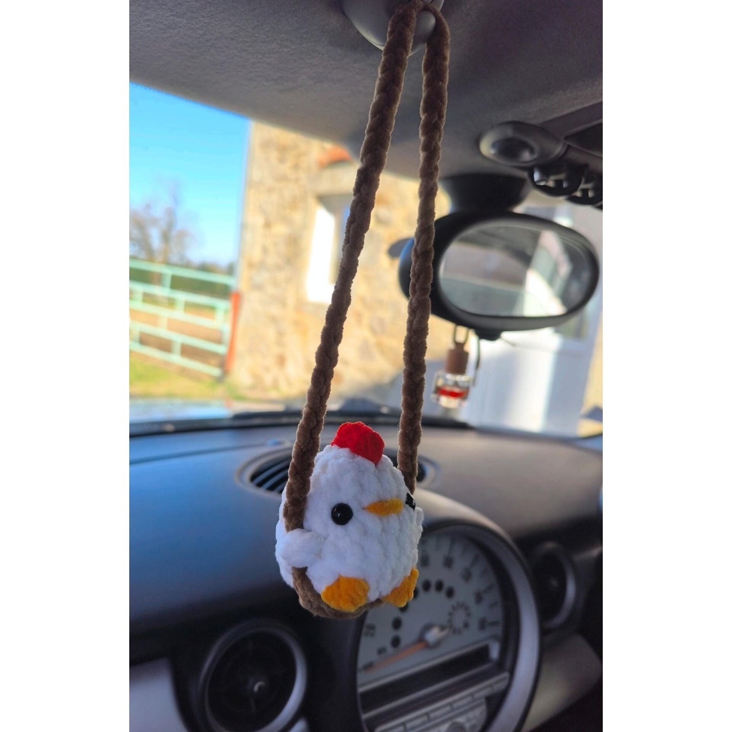 Decoration poule pour retroviseur voiture