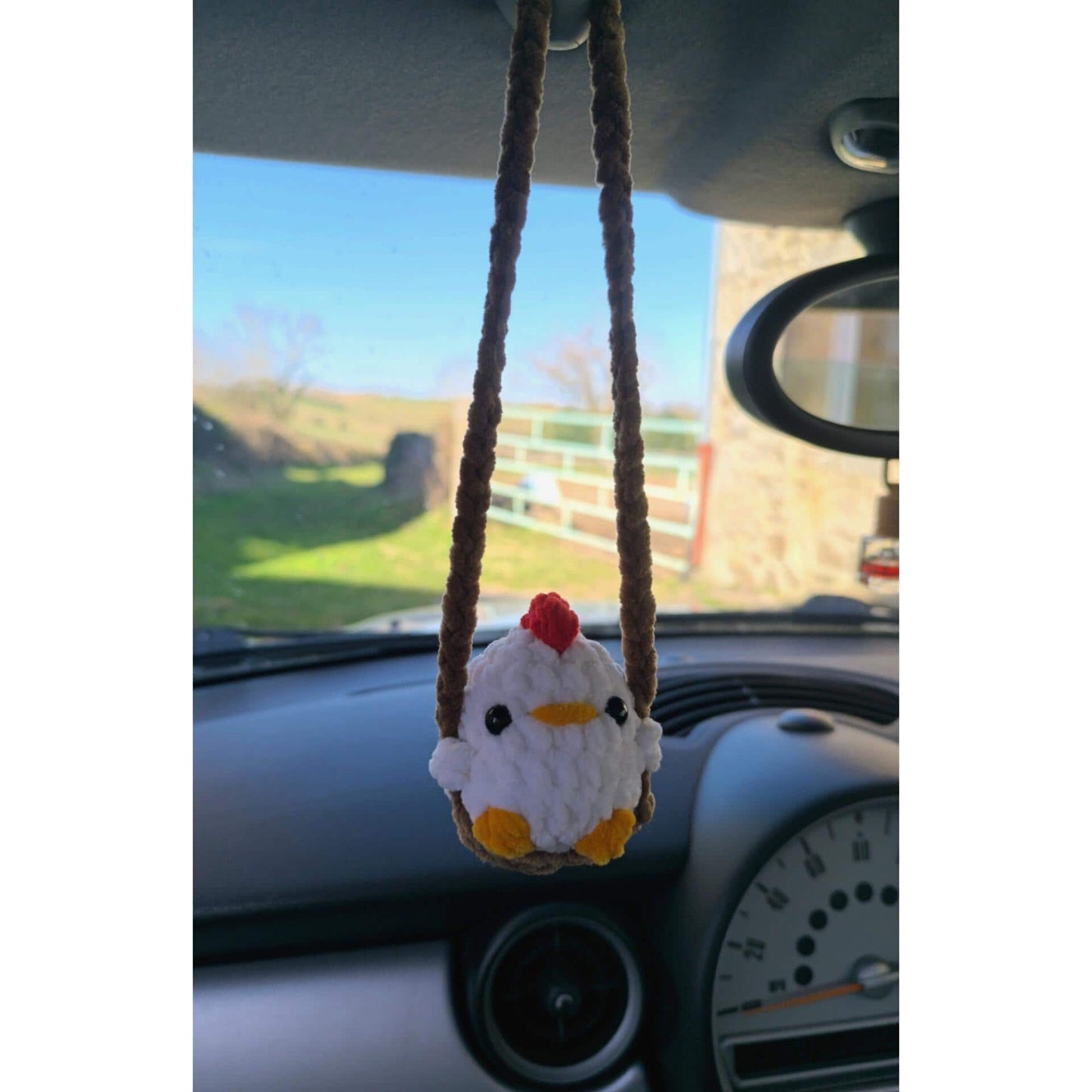 Decoration poule pour retroviseur voiture