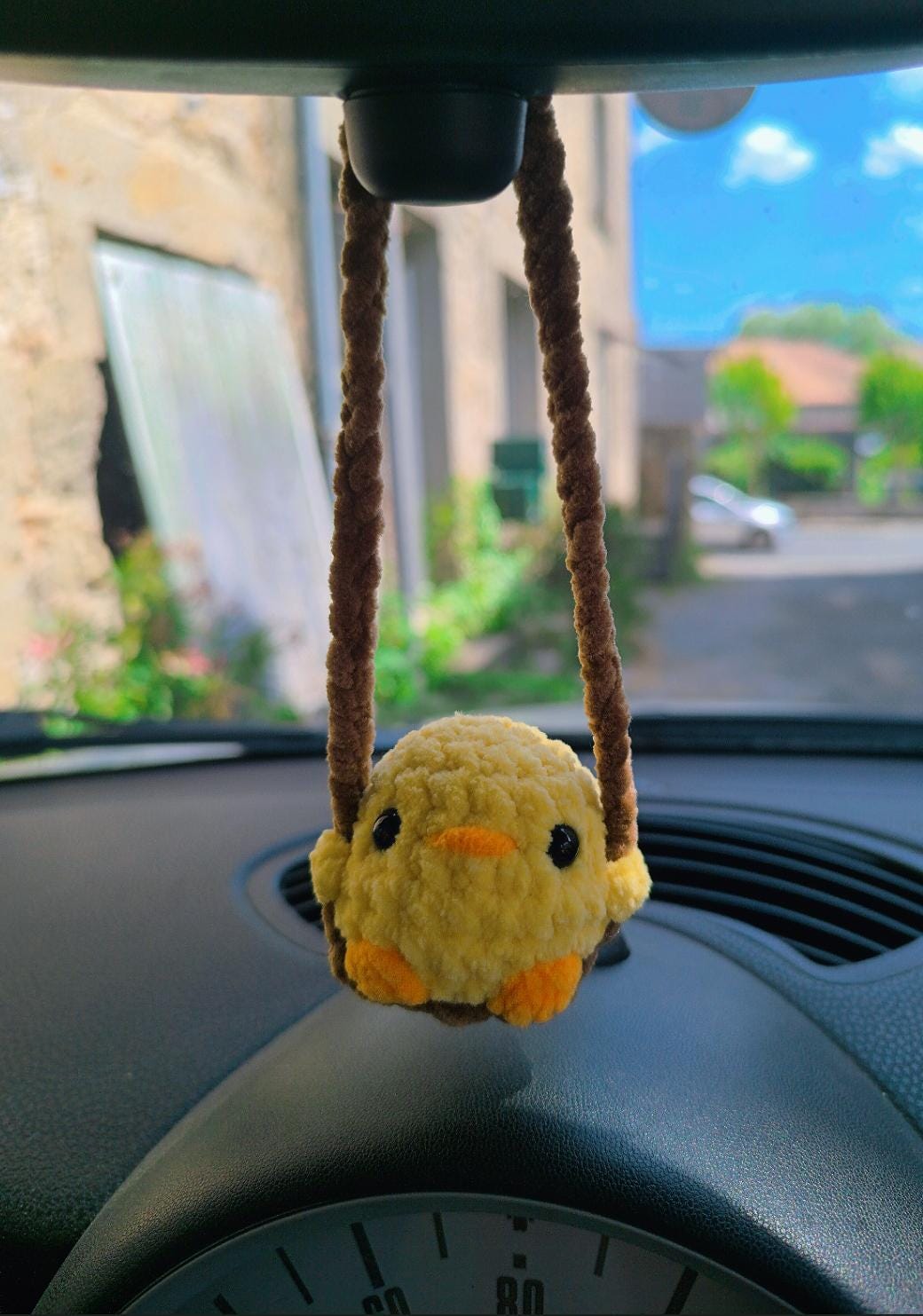 Decoration poussin pour retroviseur voiture