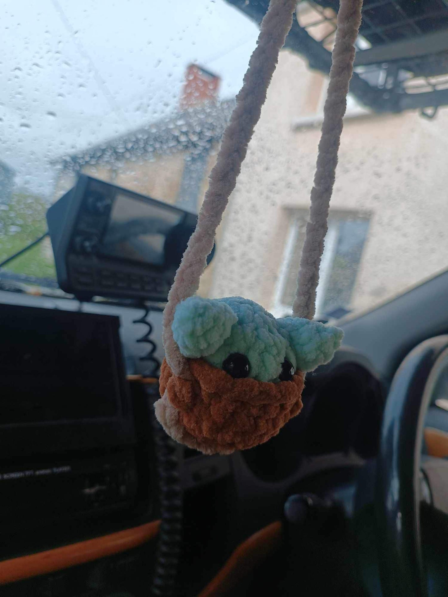 Decoration bébé alien pour retroviseur voiture ou porte clé