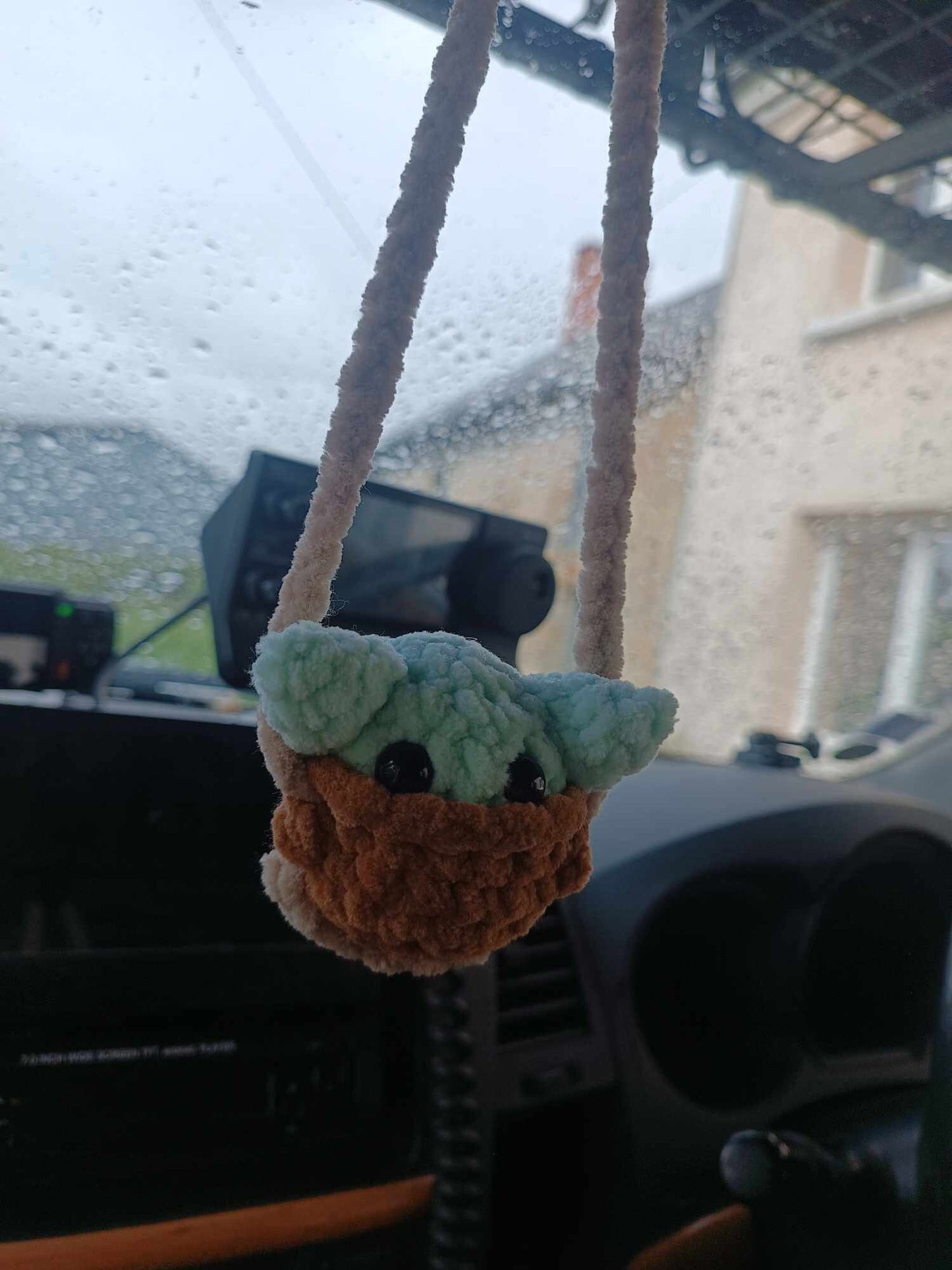 Decoration bébé alien pour retroviseur voiture ou porte clé