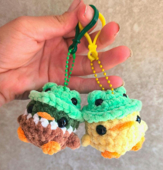 portes clés poussin et mallard avec chapeau grenouille